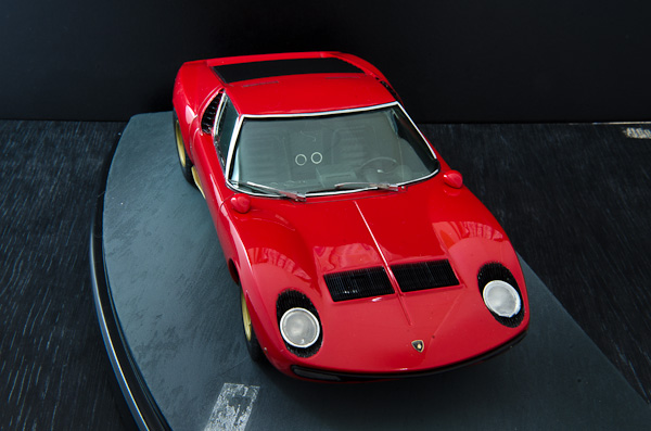 LAMBORGHINI MIURA P400SV(1/24 HASEGAWA)その23 完成写真 ところが-1