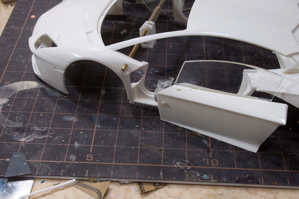 1/24 ランボルギーニ アヴェンタドール 1/24 その4 ガルウィングドアの可動化-4