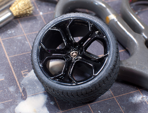 1/24 ランボルギーニ　アヴェンタドール　1/24　その１２　タイヤの刻印-1