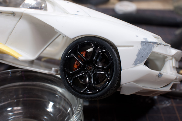 1/24 ランボルギーニ　アヴェンタドール　1/24　その１４　足まわりだいたいできた-5