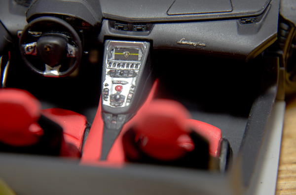 ランボルギーニ アヴェンタドール 1/24 その25 運転席本当に完成-2