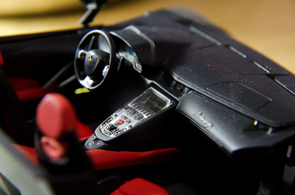 ランボルギーニ アヴェンタドール 1/24 その25 運転席本当に完成-3