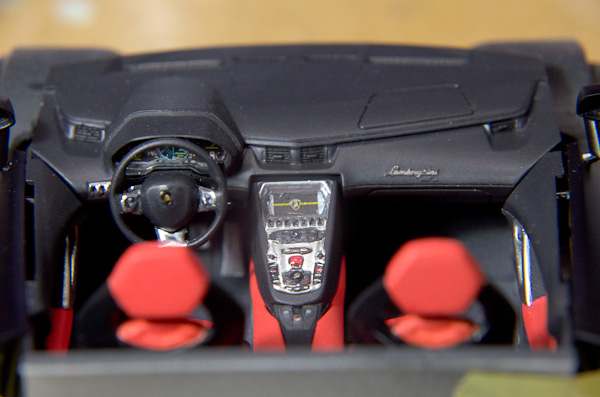 ランボルギーニ アヴェンタドール 1/24 その25 運転席本当に完成-4