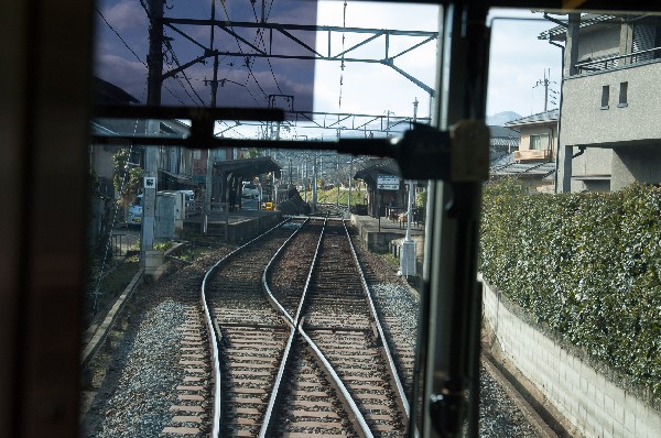 金閣寺を離れ鉄道に-8
