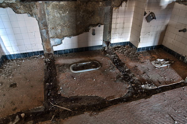 和歌浦探索 其の十 巨大旅館廃虚内部-2