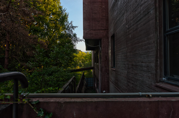 大阪府立泉佐野勤労青少年研修センター　其の参　正面へ-3