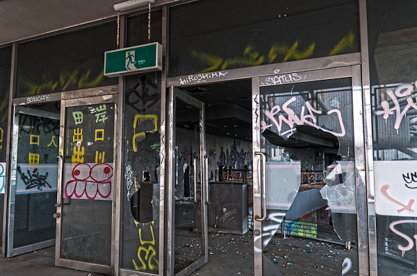 ホテル　ラ･レインボー　其の参　エスカレーターホール-3