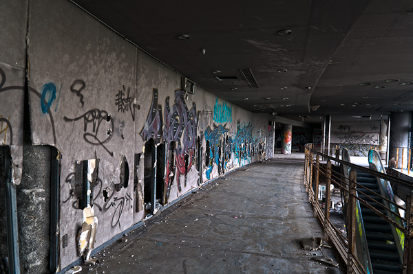 ホテル　ラ･レインボー　其の参　エスカレーターホール-6